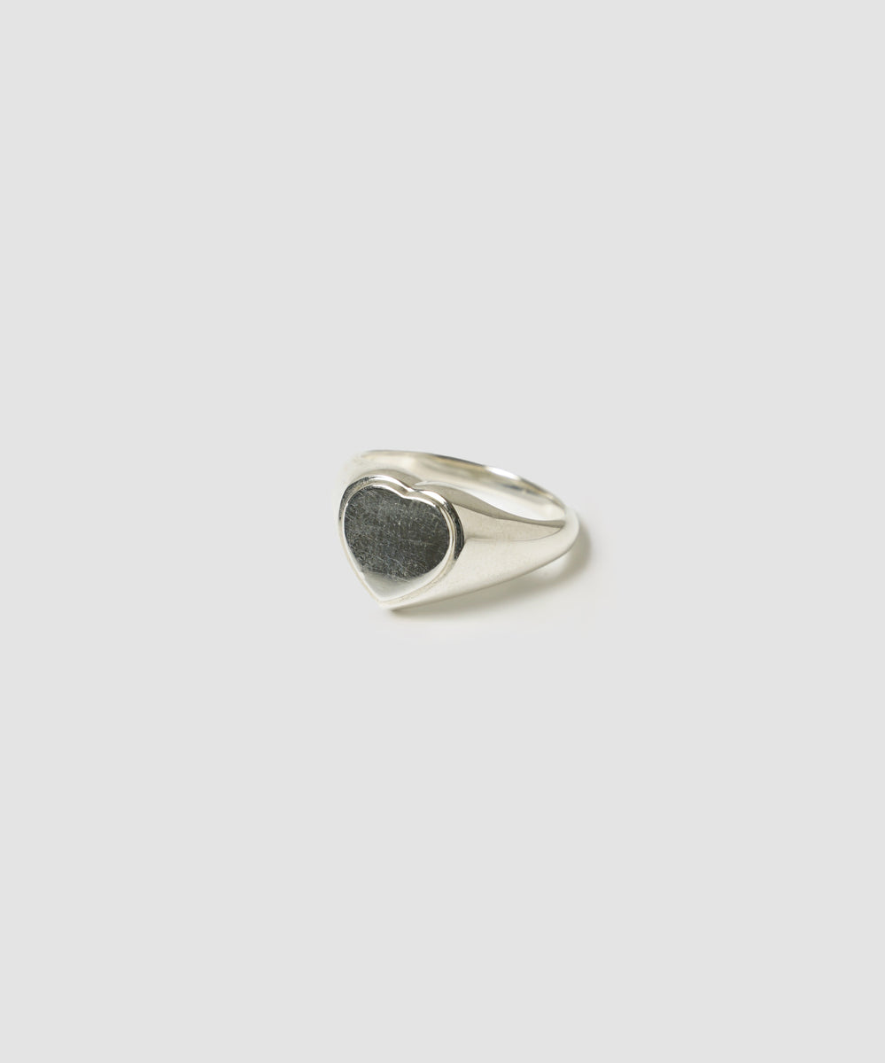 HEART SIGNET RING