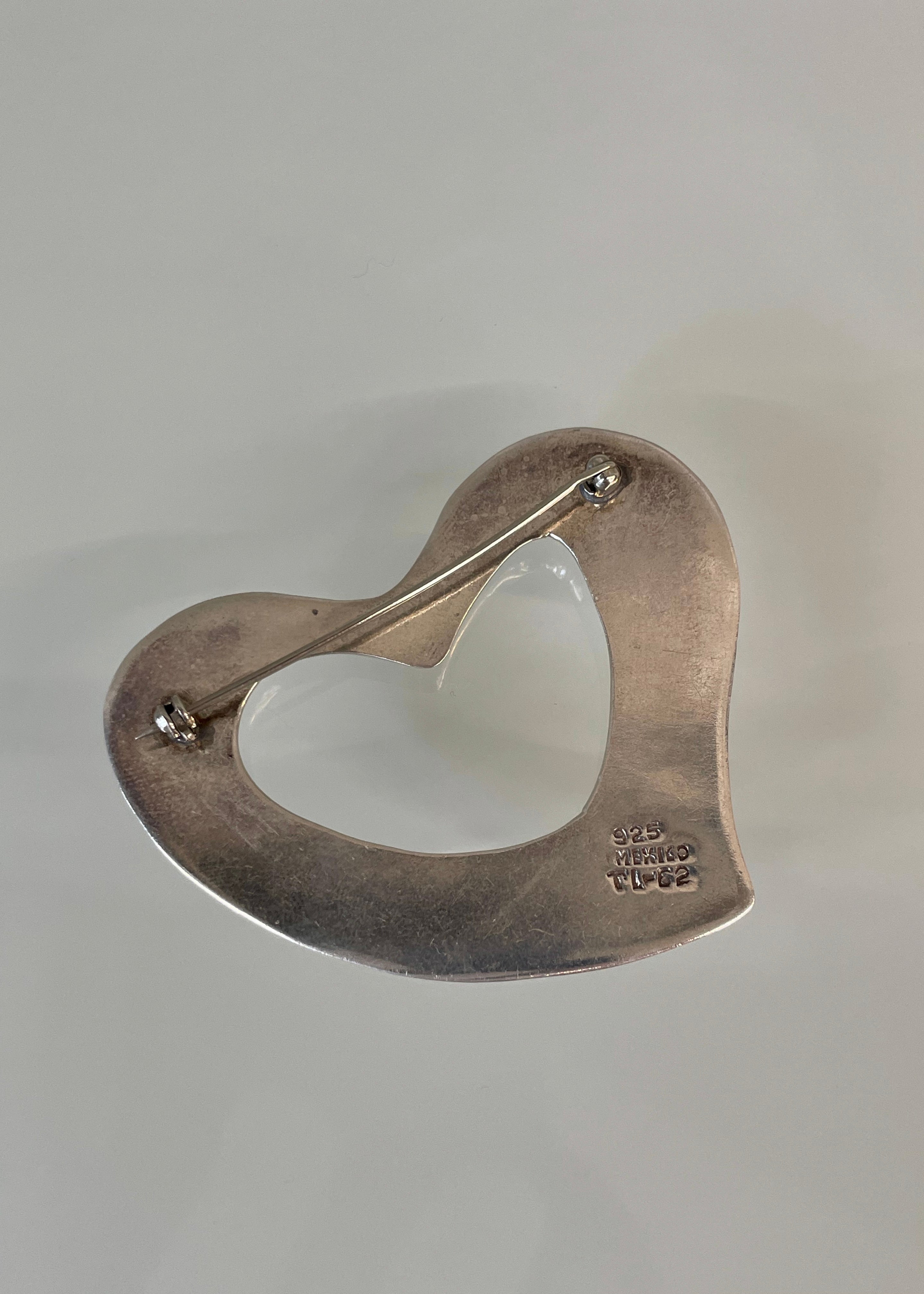 VINTAGE PIN BADGE HEART LARGE