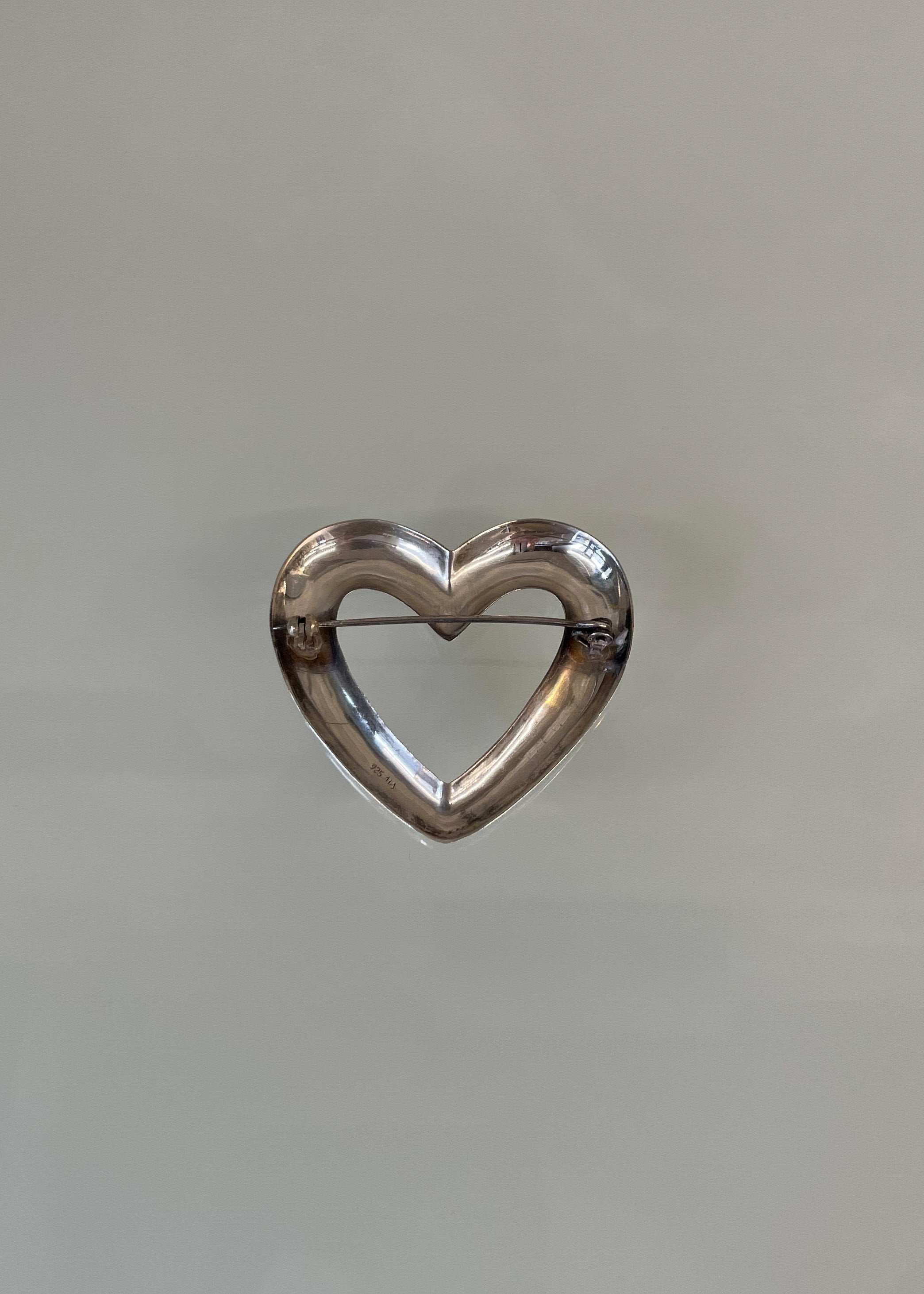VINTAGE PIN BADGE HEART MEDIUM