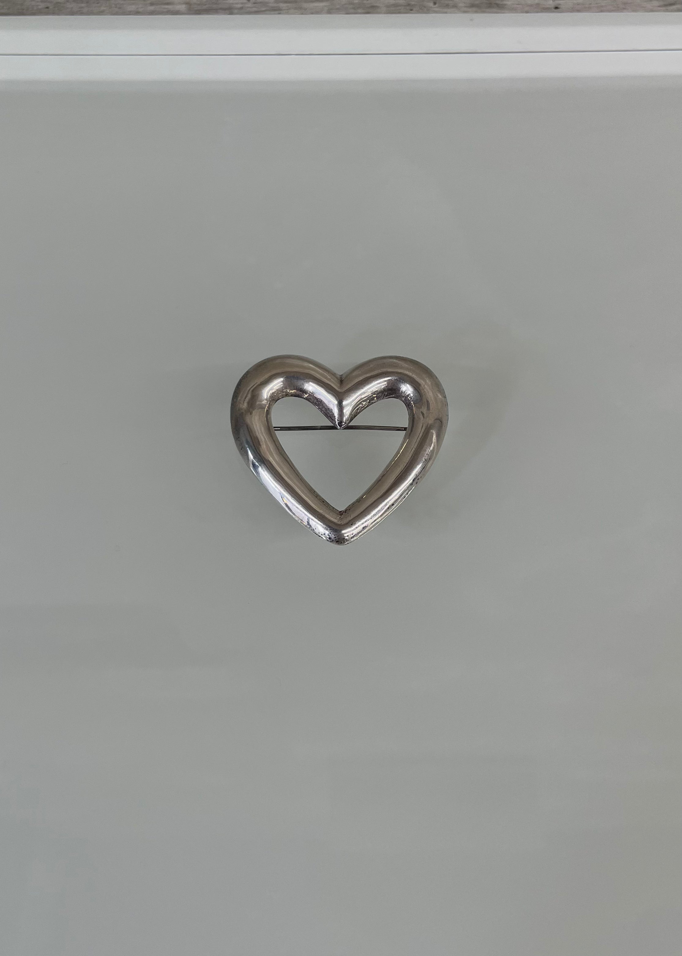 VINTAGE PIN BADGE HEART MEDIUM