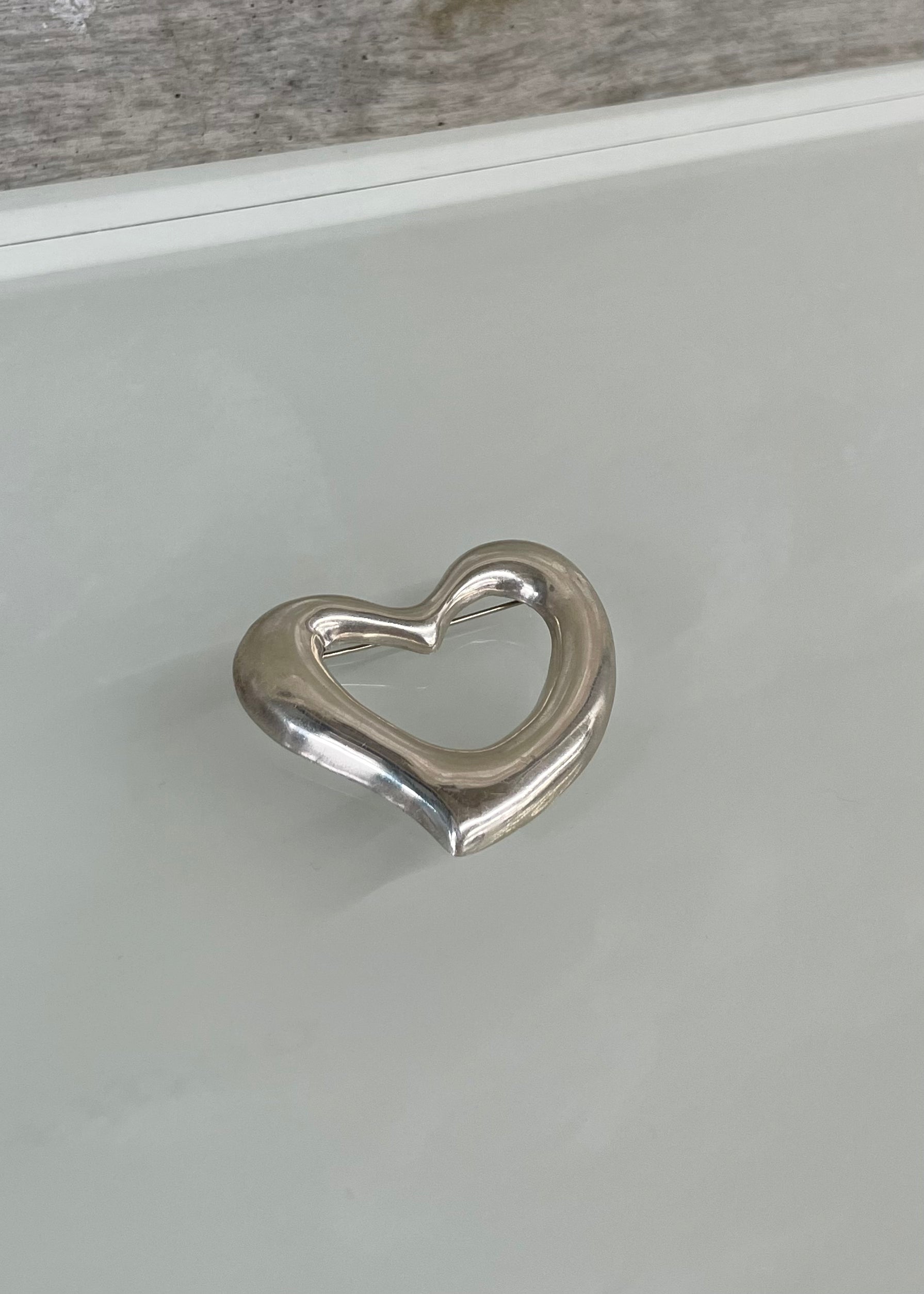 VINTAGE PIN BADGE HEART SMALL