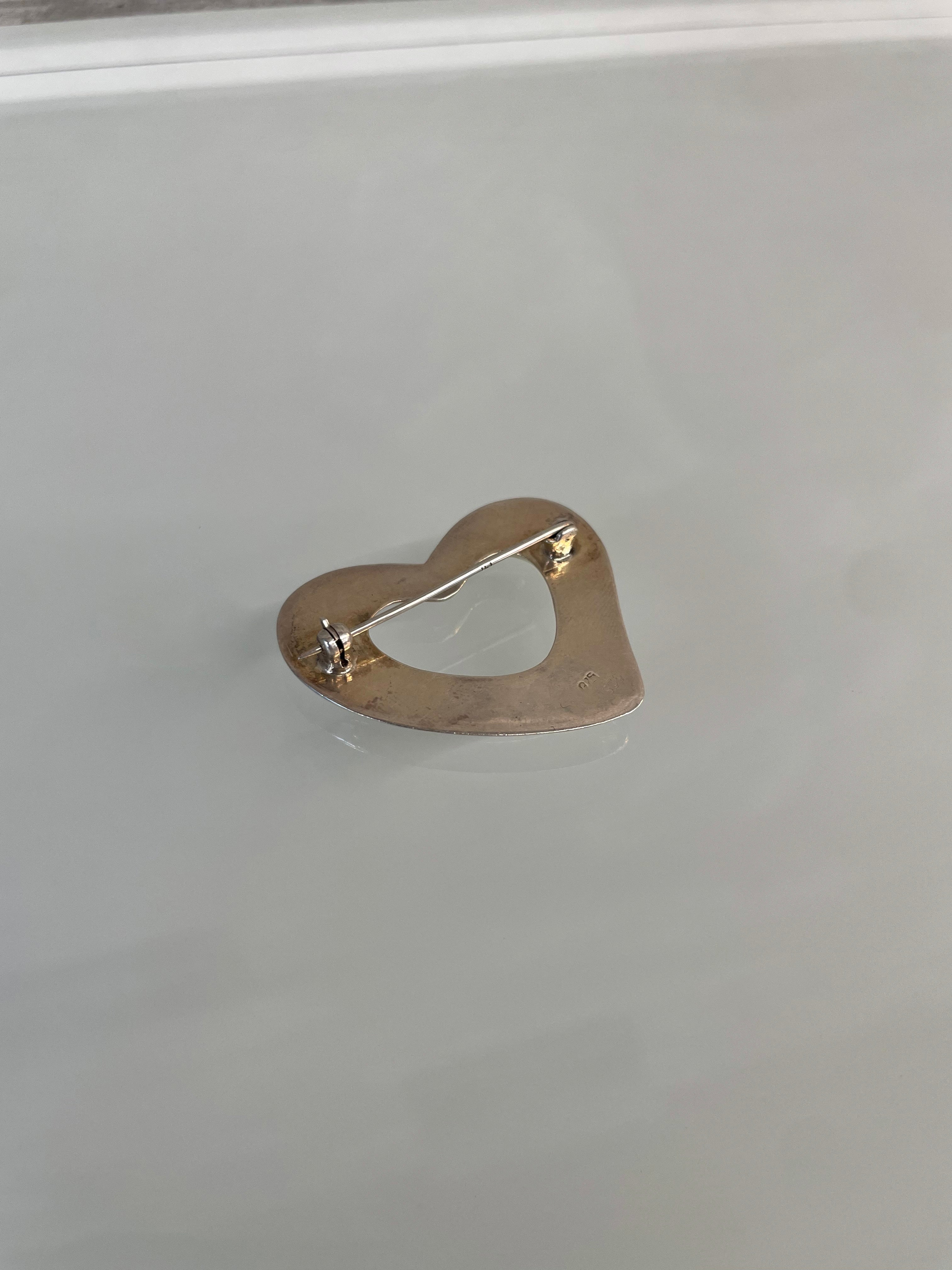 VINTAGE PIN BADGE HEART SMALL