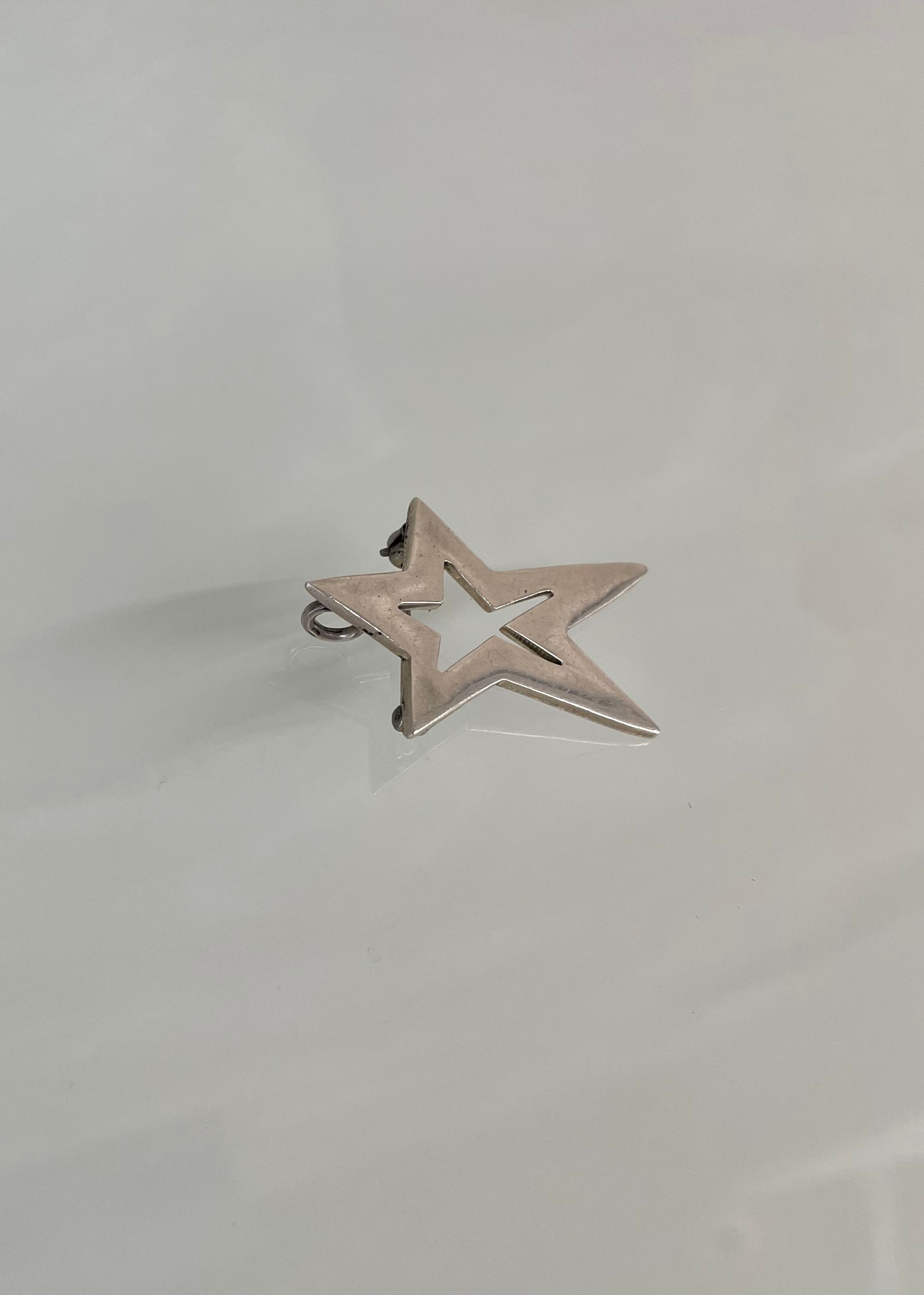 VINTAGE PIN BADGE STAR