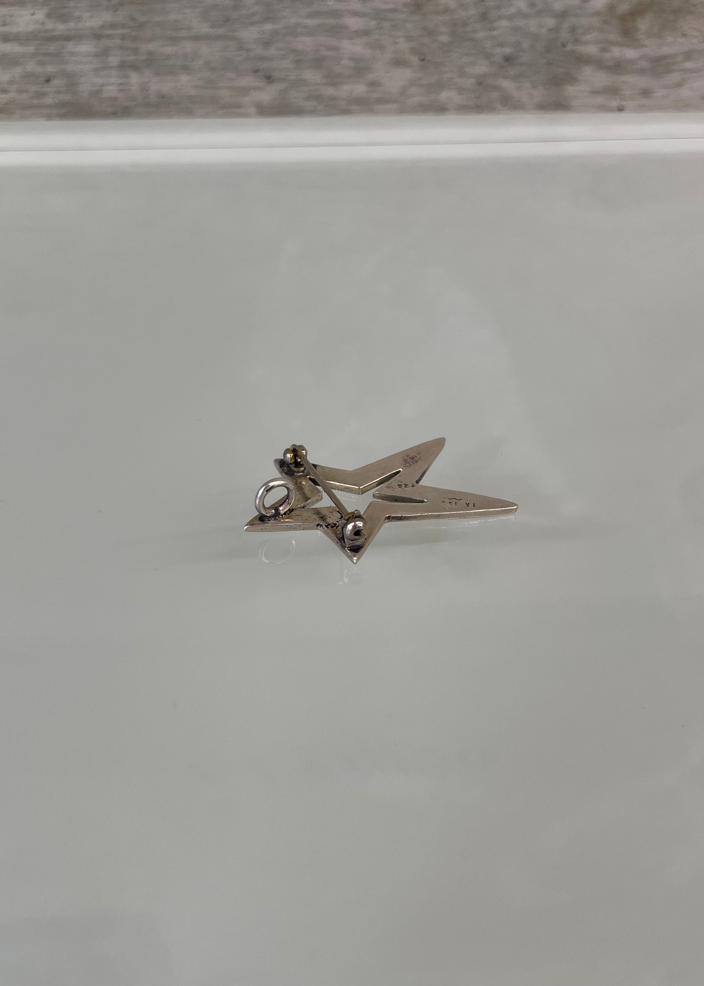 VINTAGE PIN BADGE STAR