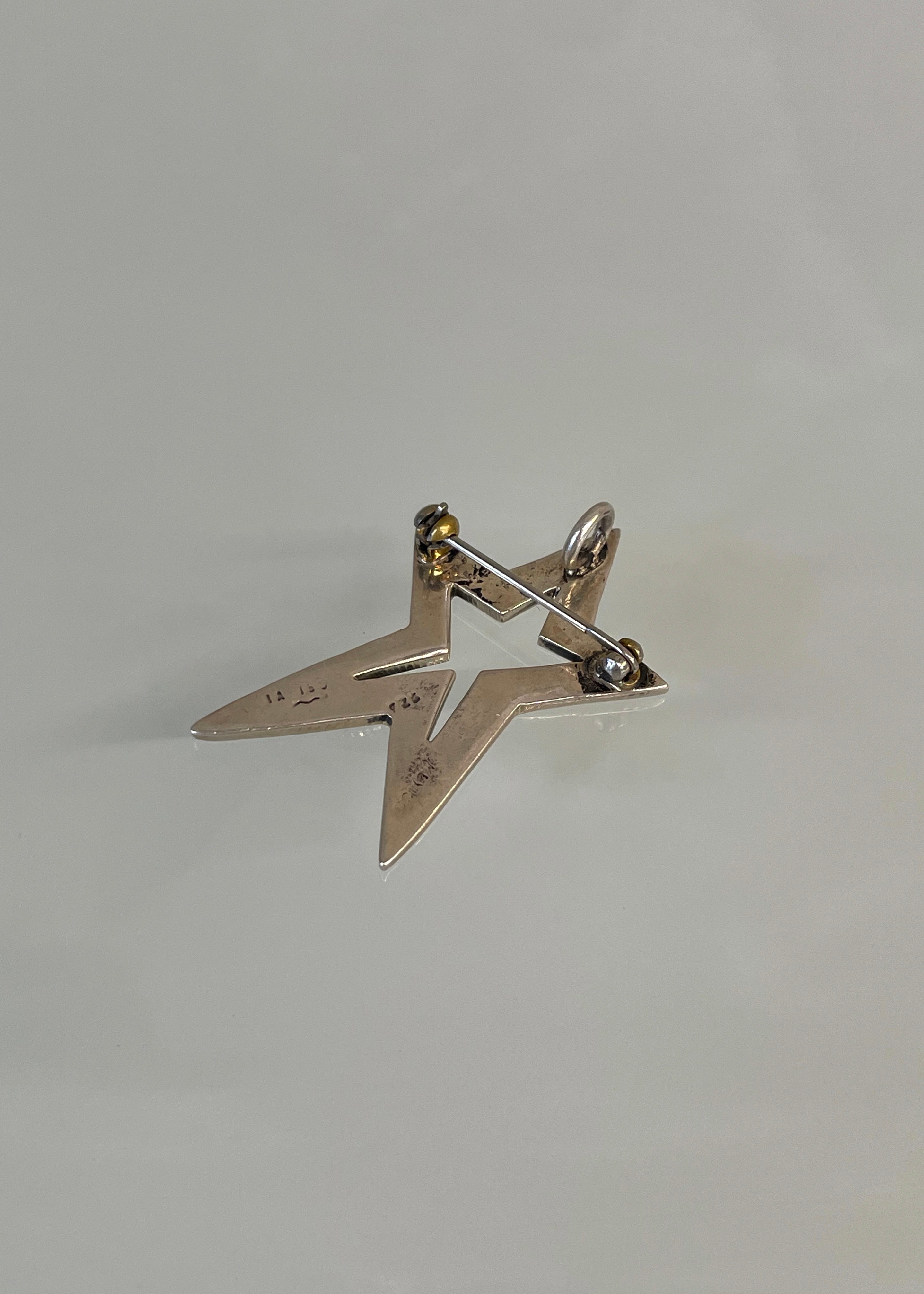 VINTAGE PIN BADGE STAR