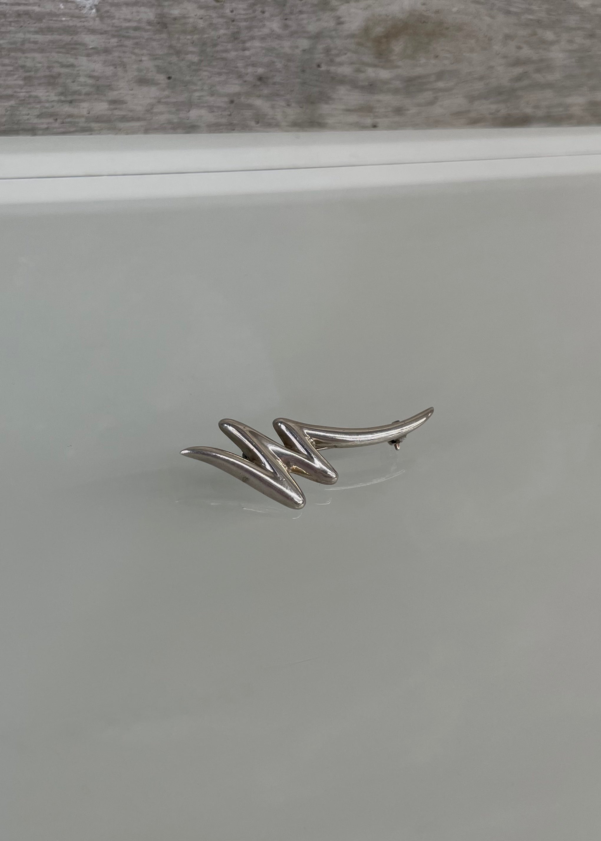 UK VINTAGE PIN BADGE