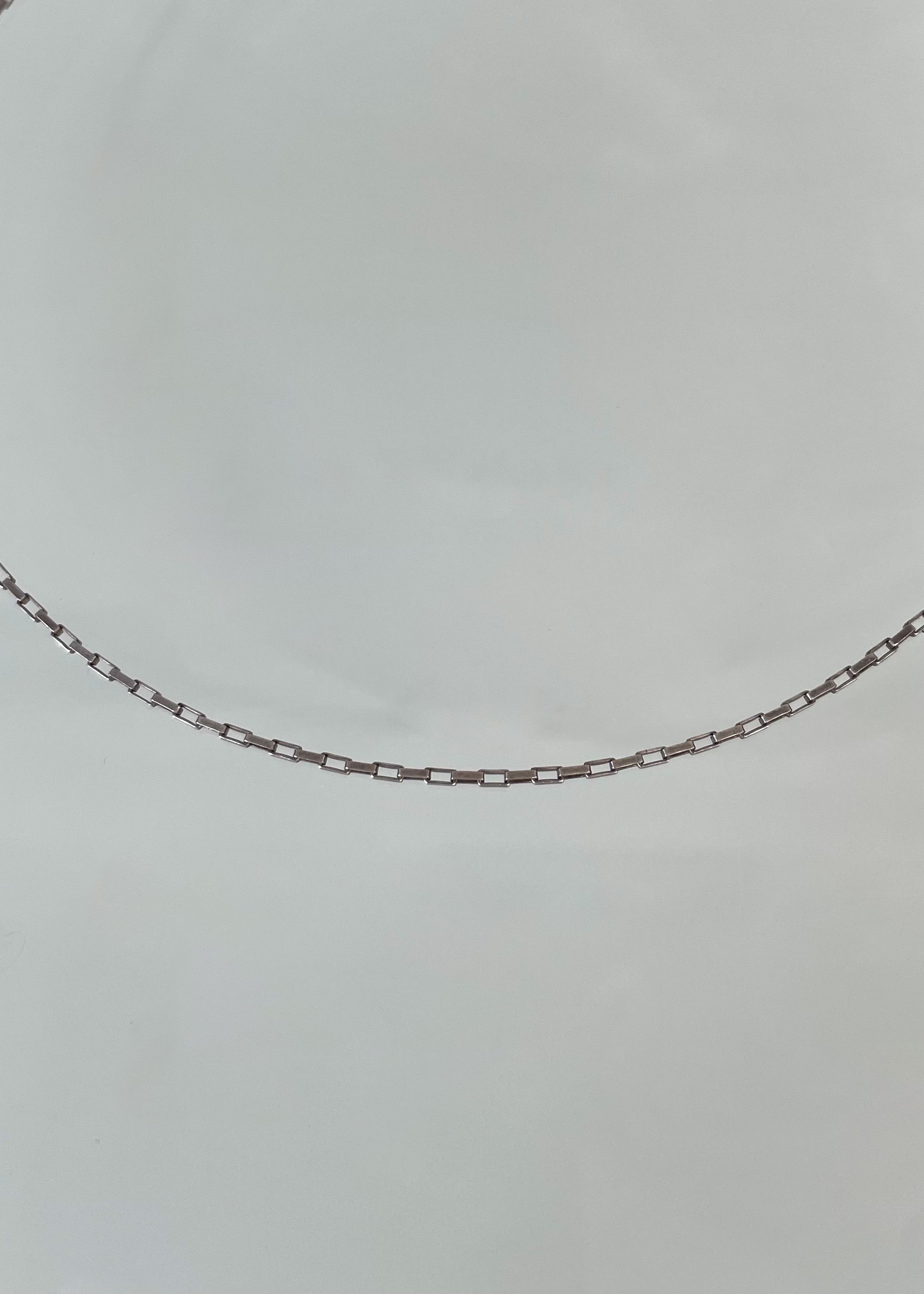 UK VINTAGE NECKLACE