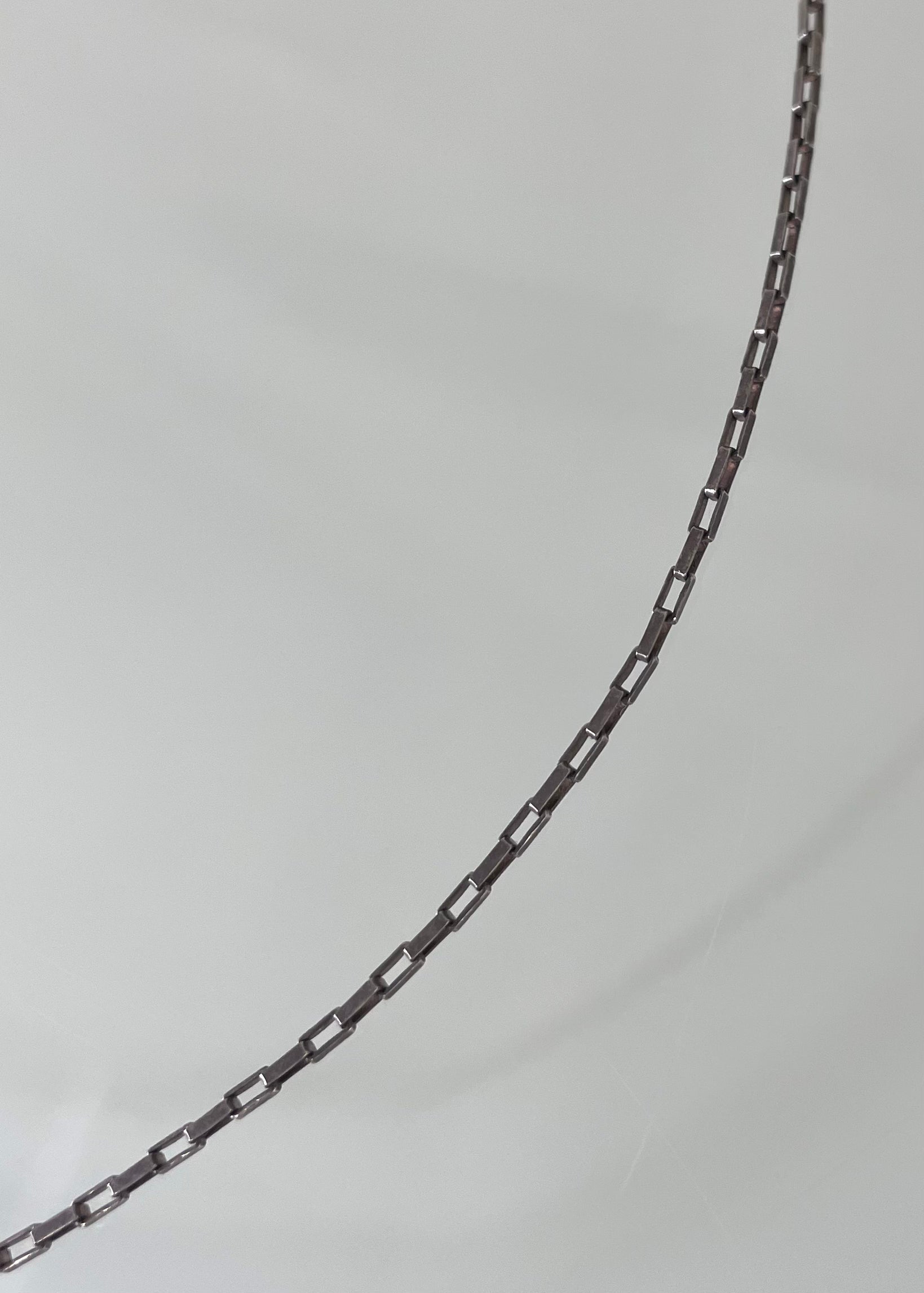 UK VINTAGE NECKLACE