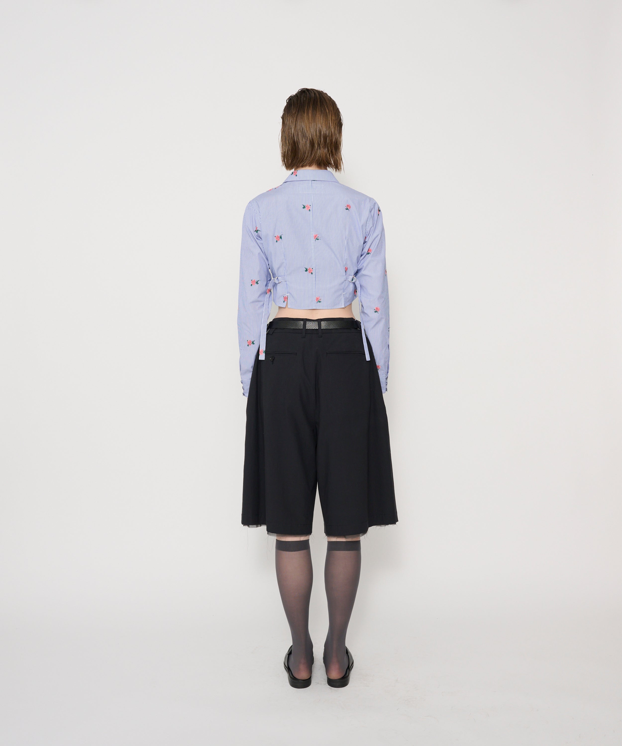 FLOWER EMBROIDERY SHORT SHAPE SHIRT