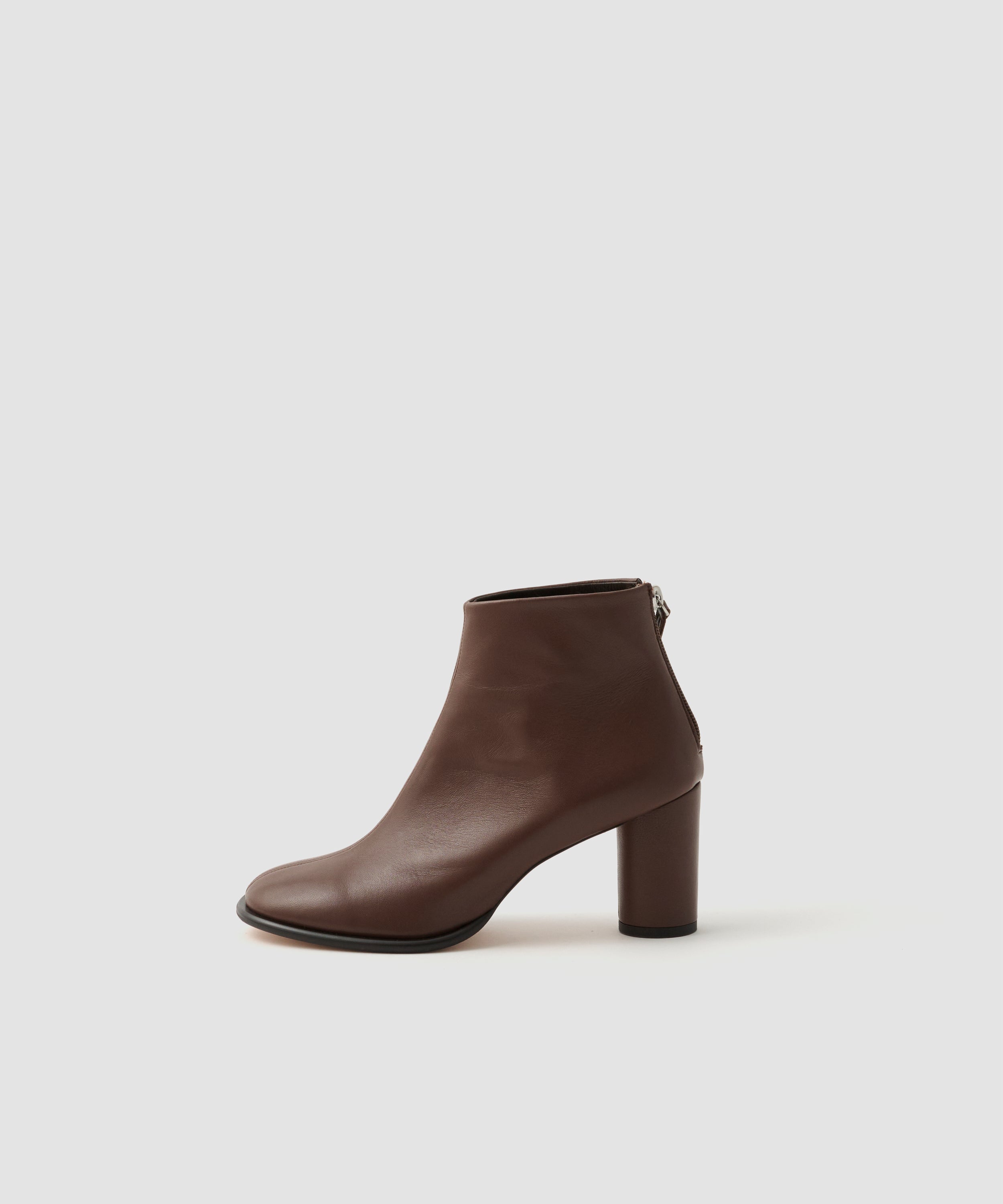 ROUND TOE SHORT BOOTS