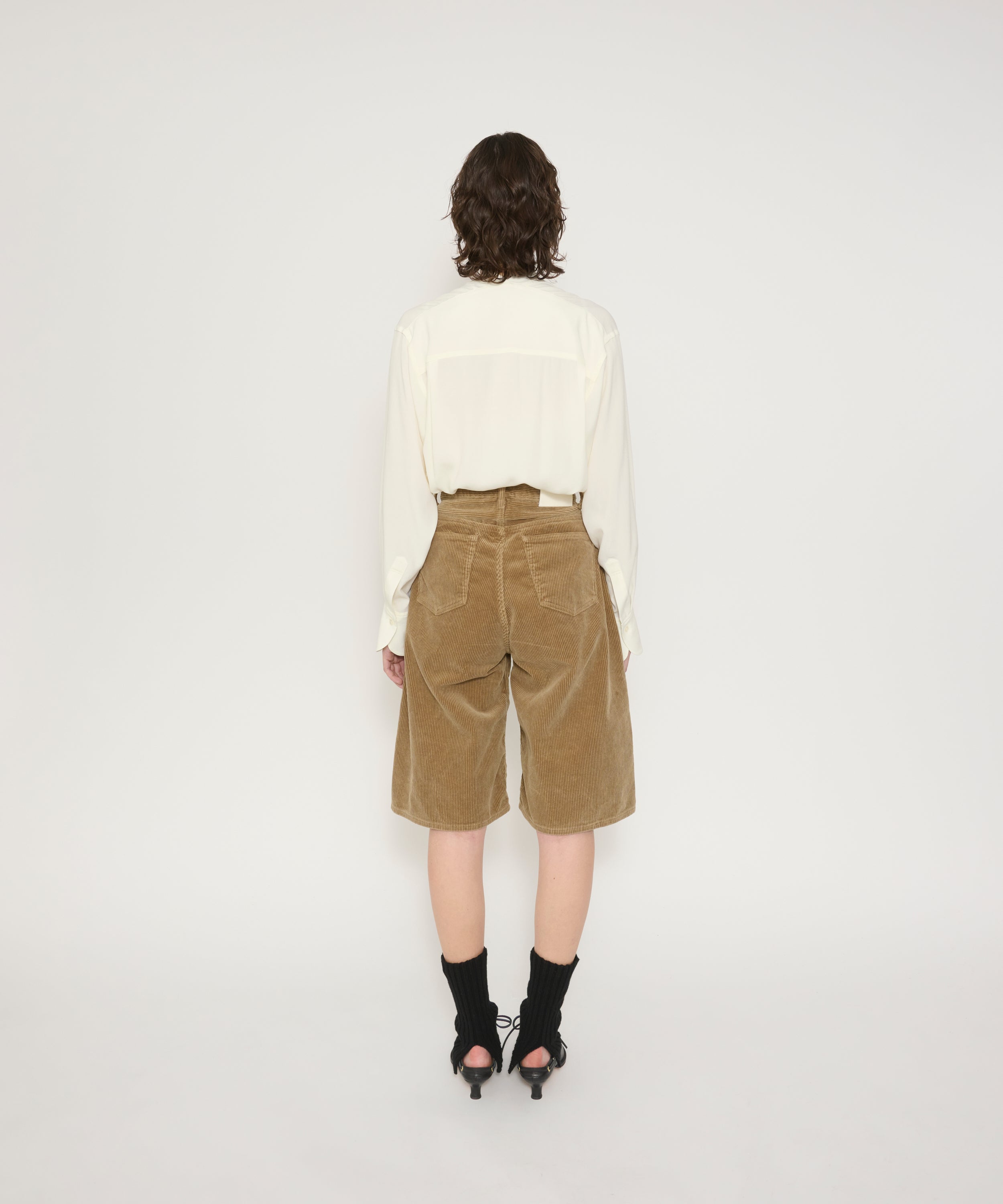 8W CORDUROY 5 POCKET 15 INCH SHORT PANTS
