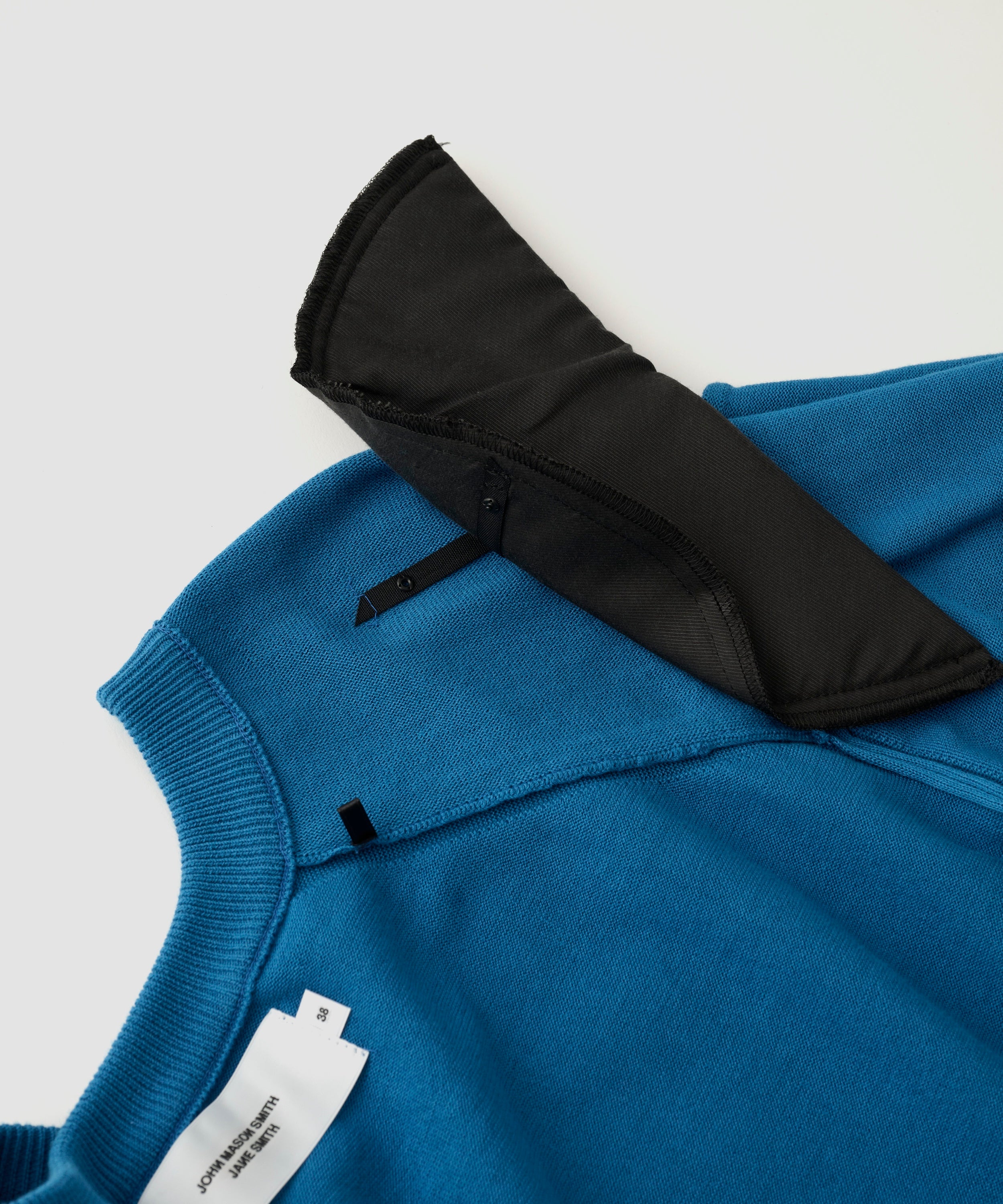 16G V NECK SHOULDER PAD PULLOVER