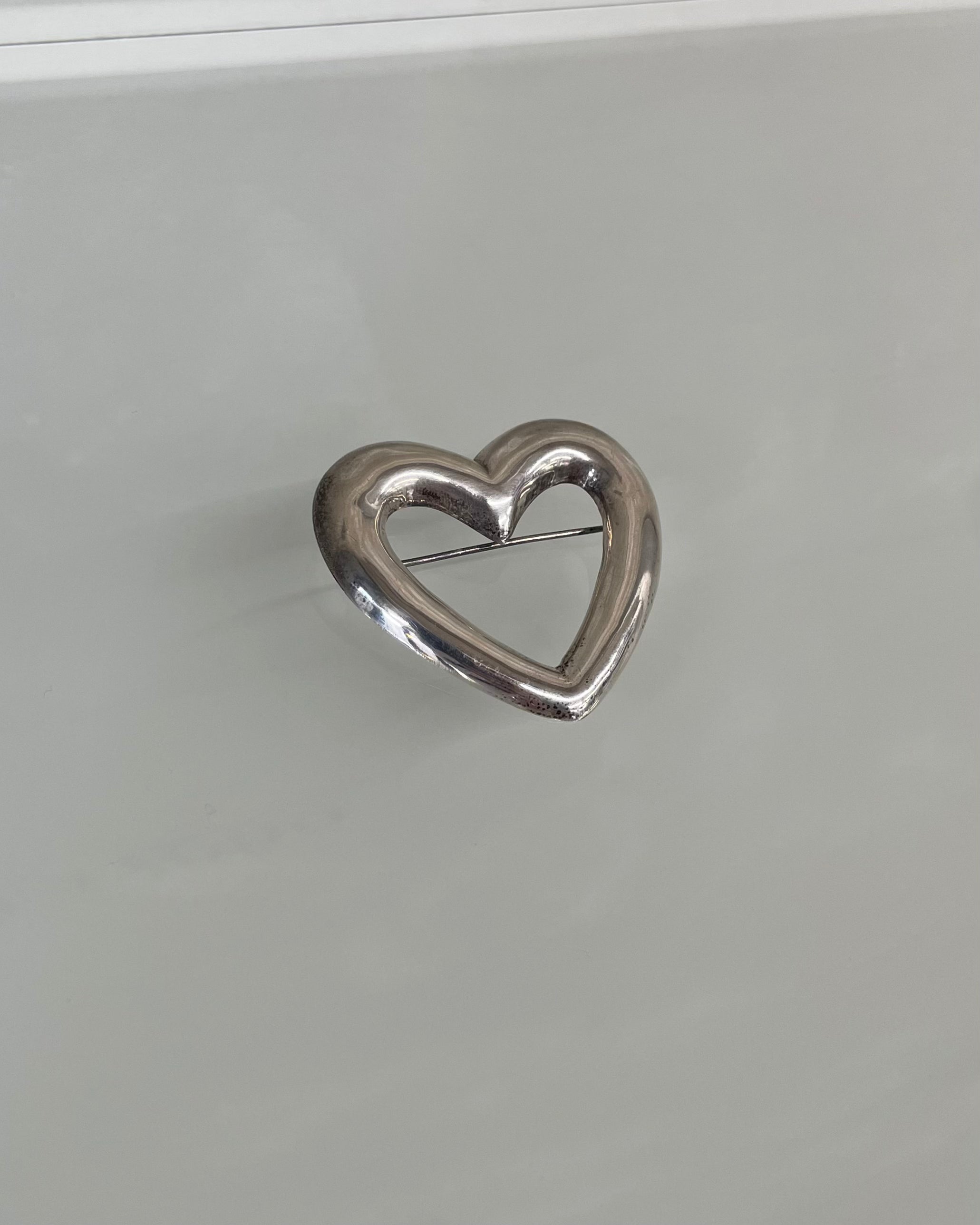 VINTAGE PIN BADGE HEART MEDIUM