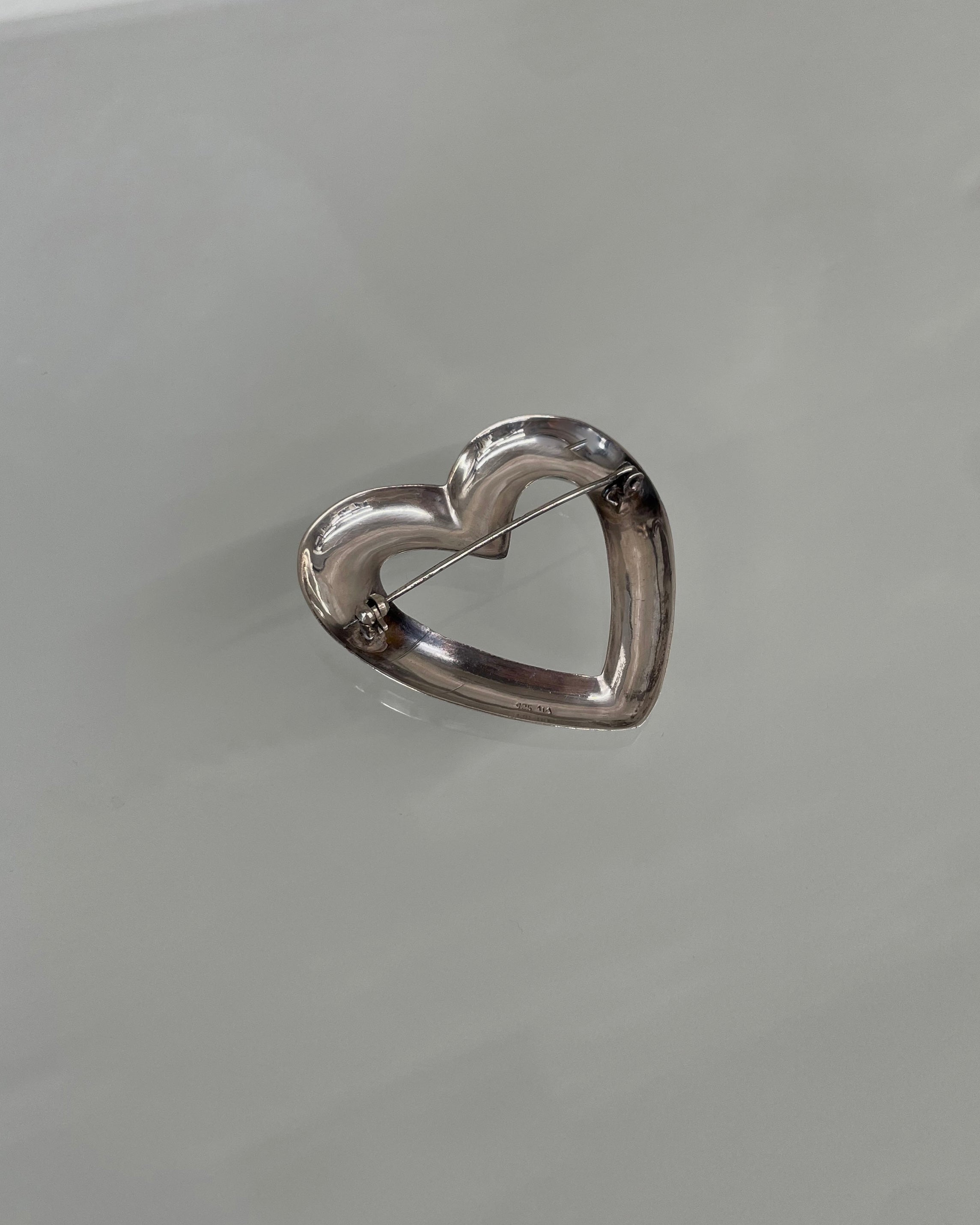 VINTAGE PIN BADGE HEART MEDIUM
