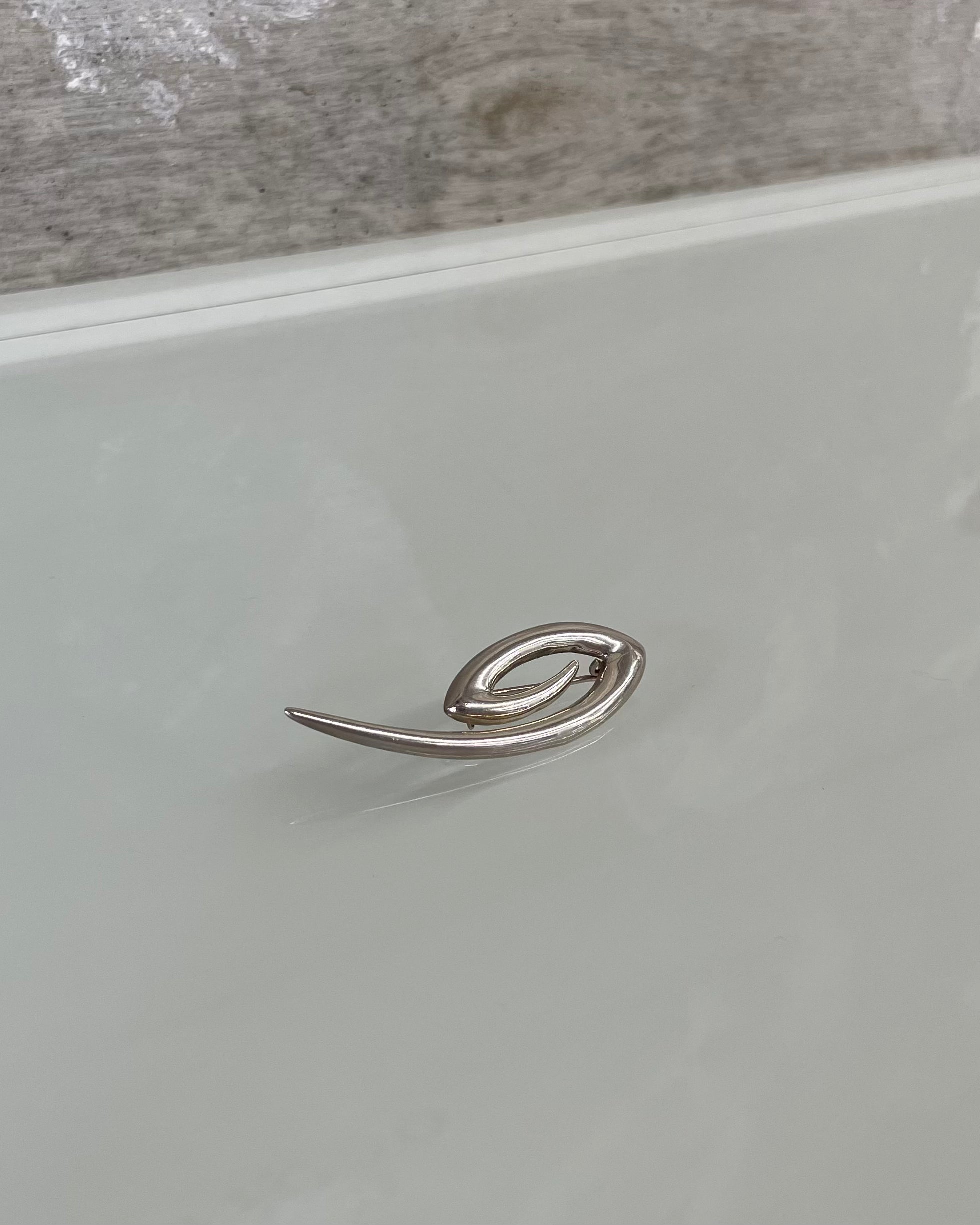UK VINTAGE PIN BADGE